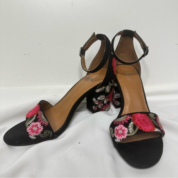 Mari A. Black Fabric Floral Embroidered “Maddy” Chunk Heel Strap Sandal 7 - Picture 4 of 12